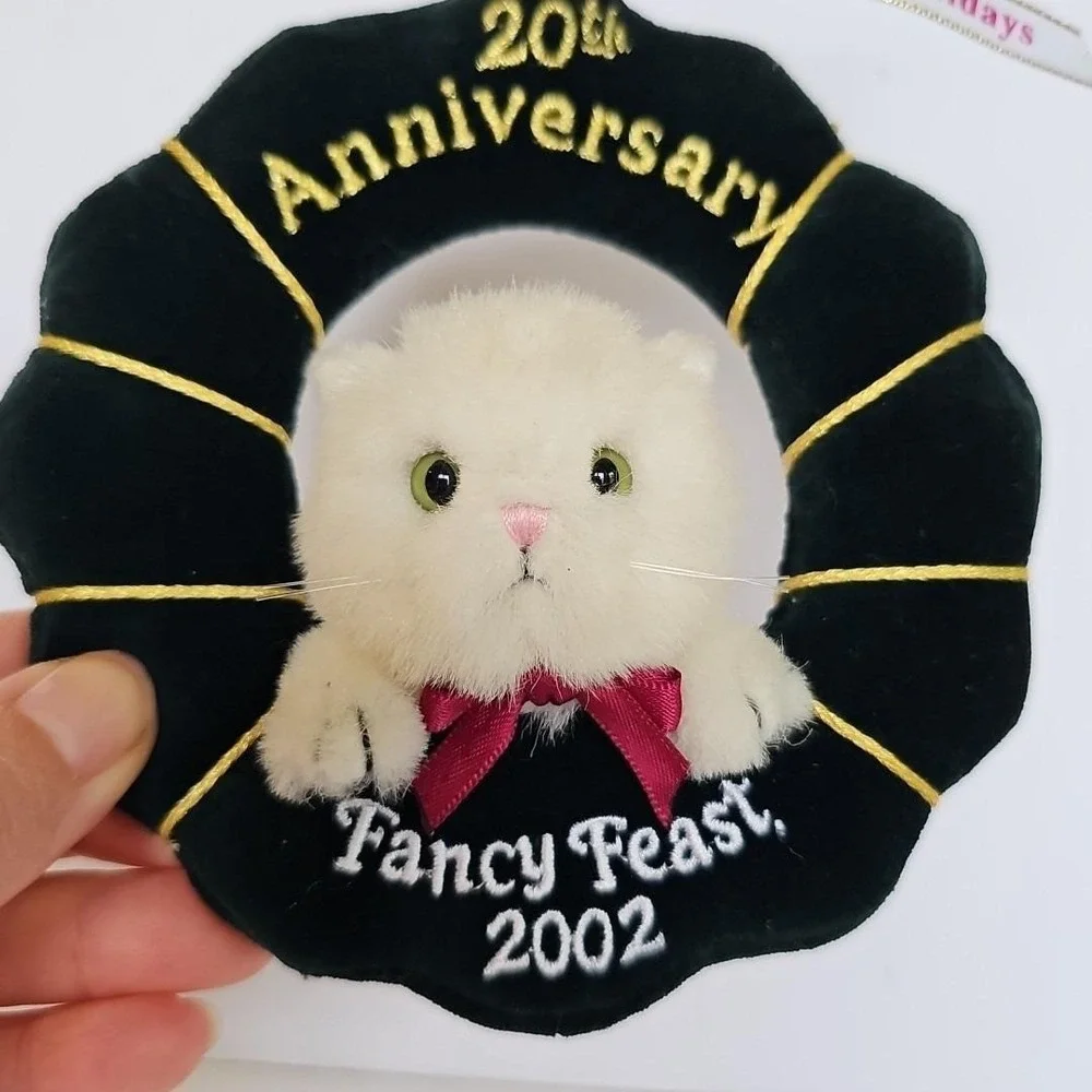 2002 Fancy Feast 20th Anniversary Plush Cat Wreath Ornament Holiday Collectible